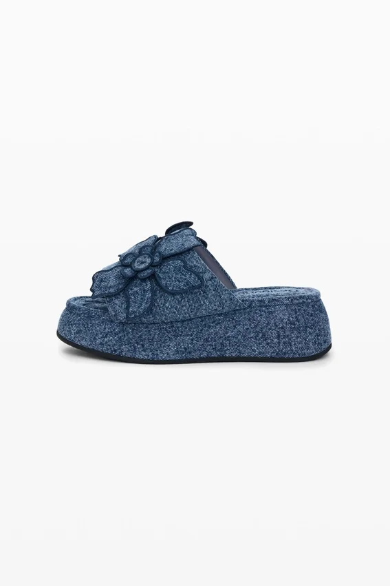Plateausandalen aus Denim Plateausandalen aus Denim