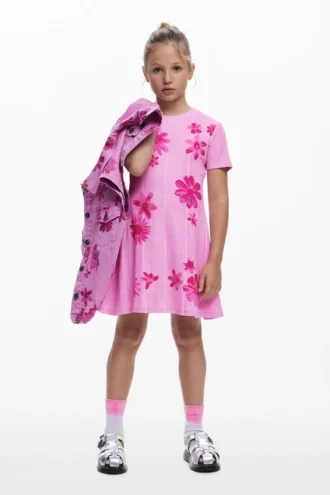 Plissiertes Blumenkleid