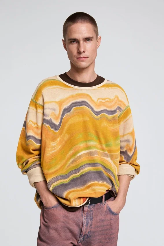 Pullover mit abstraktem Print Pullover mit abstraktem Print