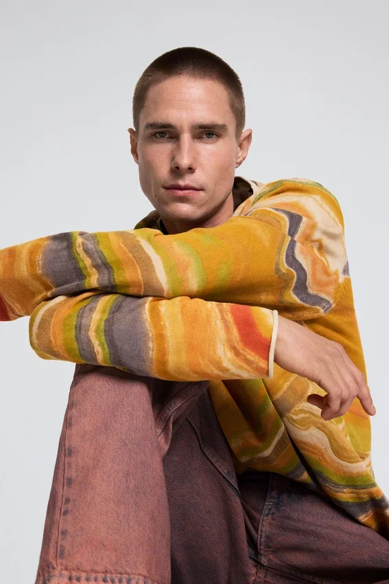Pullover mit abstraktem Print Pullover mit abstraktem Print