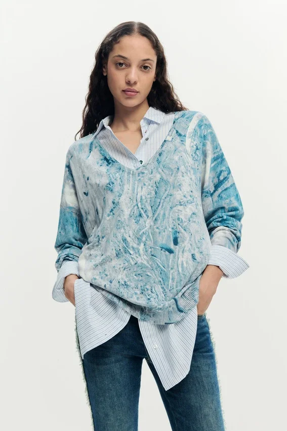 Pullover mit V-Ausschnitt und abstraktem Print Pullover mit V-Ausschnitt und abstraktem Print