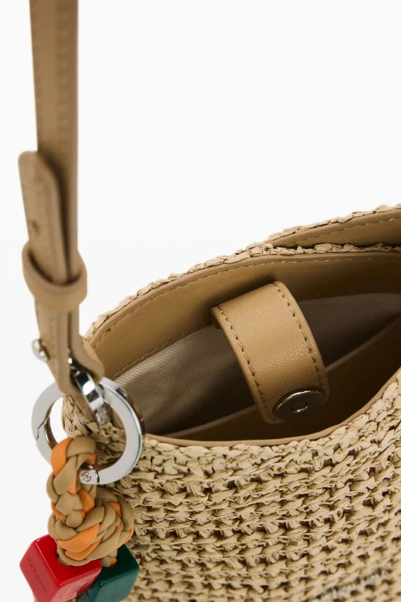 Raffia-Anhänger für Handyhüllen Raffia-Anhänger für Handyhüllen