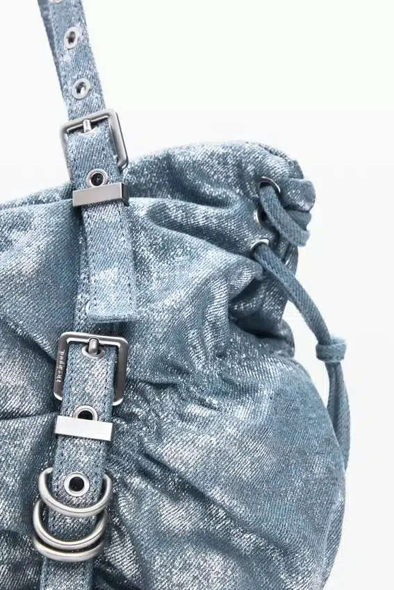 Raffierte Denim-Tasche Raffierte Denim-Tasche