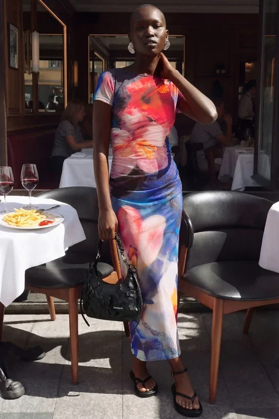 Ärmelloses Kleid mit Print Ärmelloses Kleid mit Print