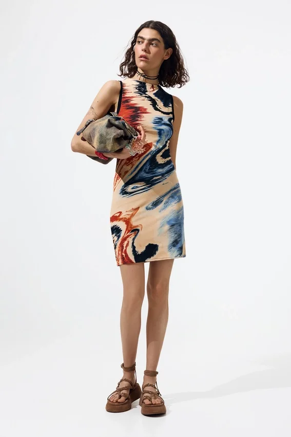 Ärmelloses Kleid mit Print Ärmelloses Kleid mit Print