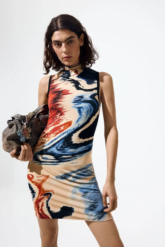 Ärmelloses Kleid mit Print Ärmelloses Kleid mit Print