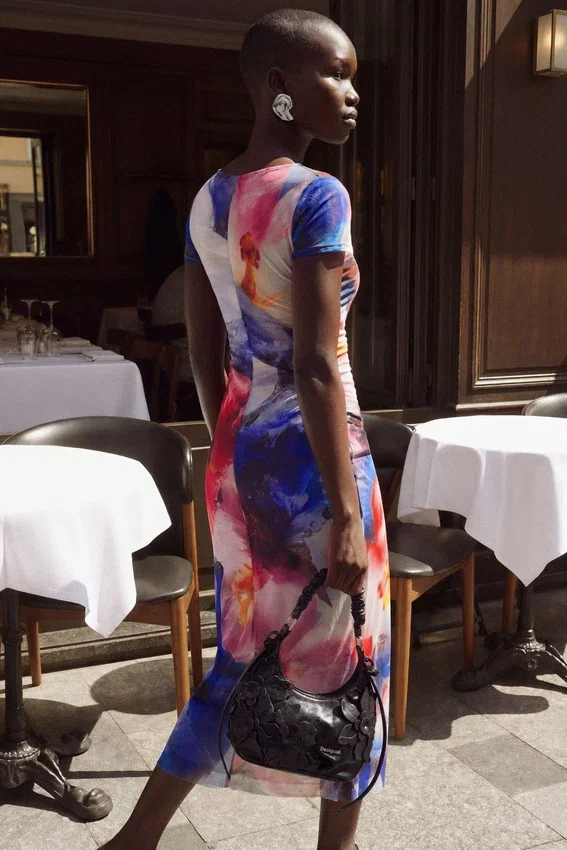 Ärmelloses Kleid mit Print Ärmelloses Kleid mit Print