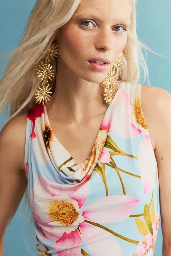 Ärmelloses Kleid mit Print Ärmelloses Kleid mit Print