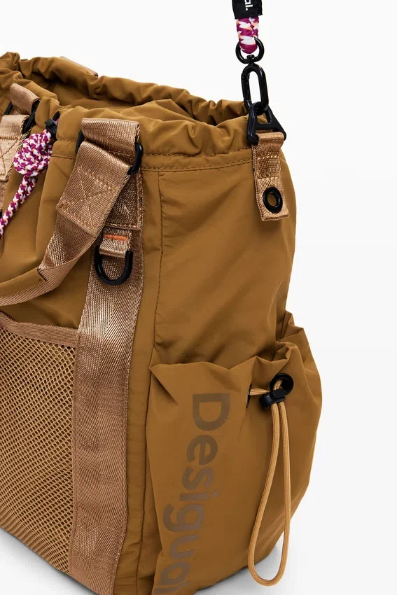 Rucksack mit mehreren Tragevarianten und Kordelzug Rucksack mit mehreren Tragevarianten und Kordelzug