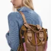 Rucksack mit mehreren Tragevarianten und Kordelzug Rucksack mit mehreren Tragevarianten und Kordelzug