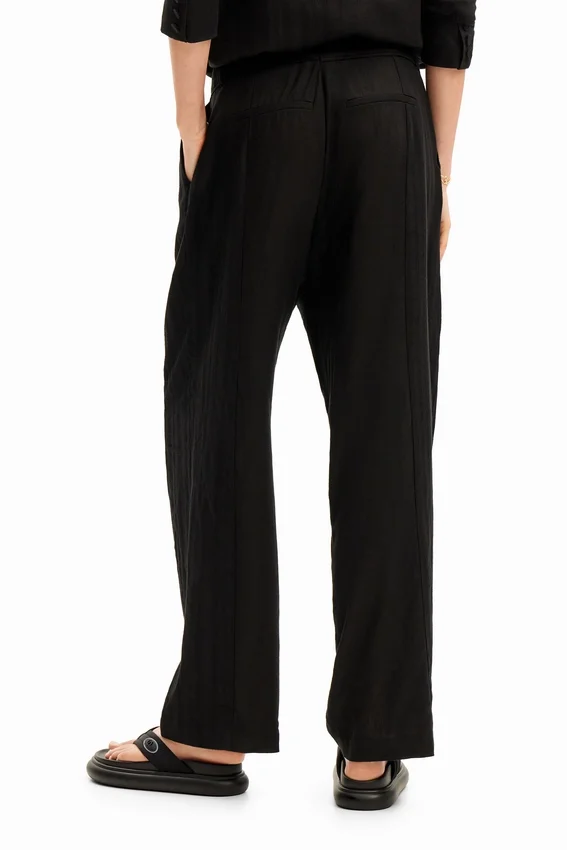 Rustikale, taillierte Hose Rustikale, taillierte Hose