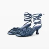 Sandalen mit Blumenapplikationen Sandalen mit Blumenapplikationen