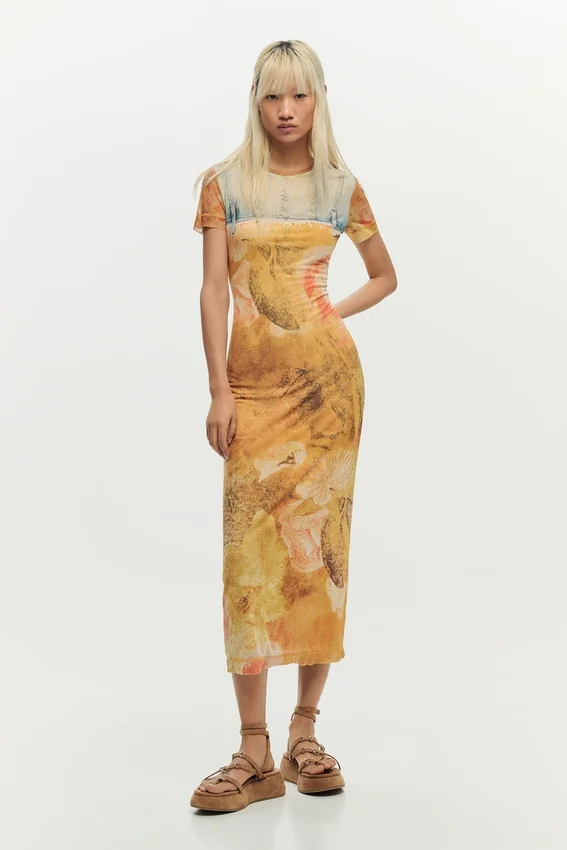 Schmal geschnittenes Hybrid-Kleid Schmal geschnittenes Hybrid-Kleid