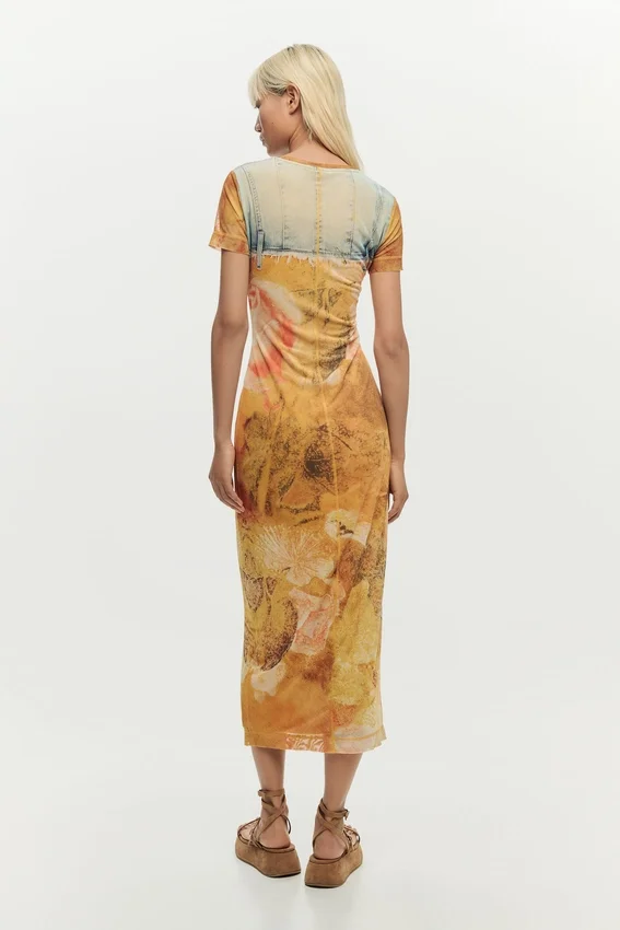 Schmal geschnittenes Hybrid-Kleid Schmal geschnittenes Hybrid-Kleid