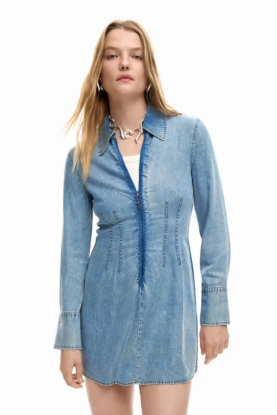 Schmal geschnittenes Jeans-Kleid Schmal geschnittenes Jeans-Kleid