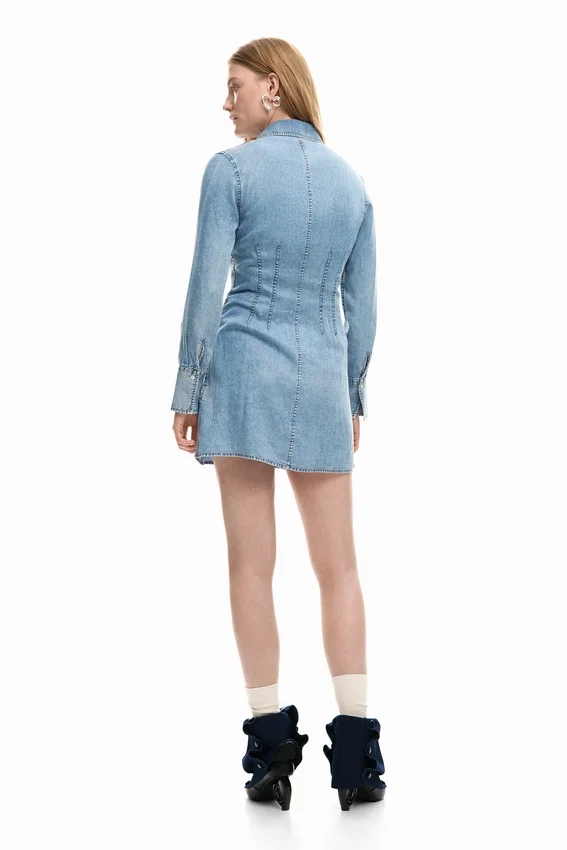 Schmal geschnittenes Jeans-Kleid Schmal geschnittenes Jeans-Kleid