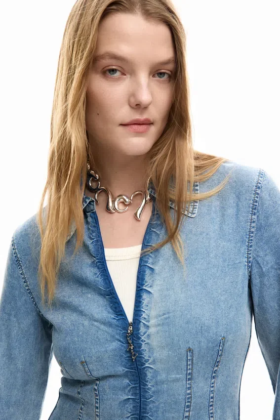 Schmal geschnittenes Jeans-Kleid Schmal geschnittenes Jeans-Kleid