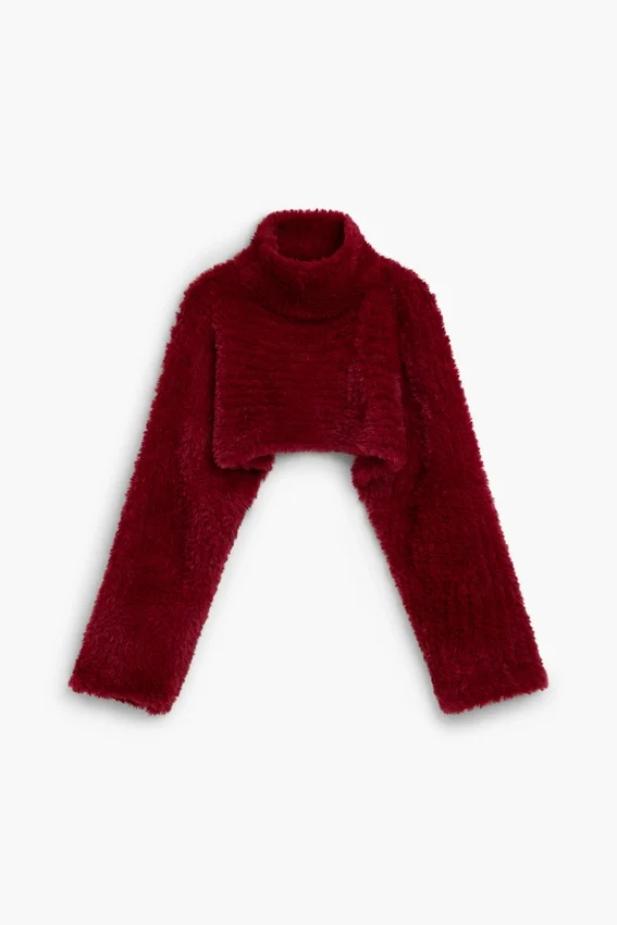 Set aus kurz geschnittenem Pullover und Mütze Set aus kurz geschnittenem Pullover und Mütze