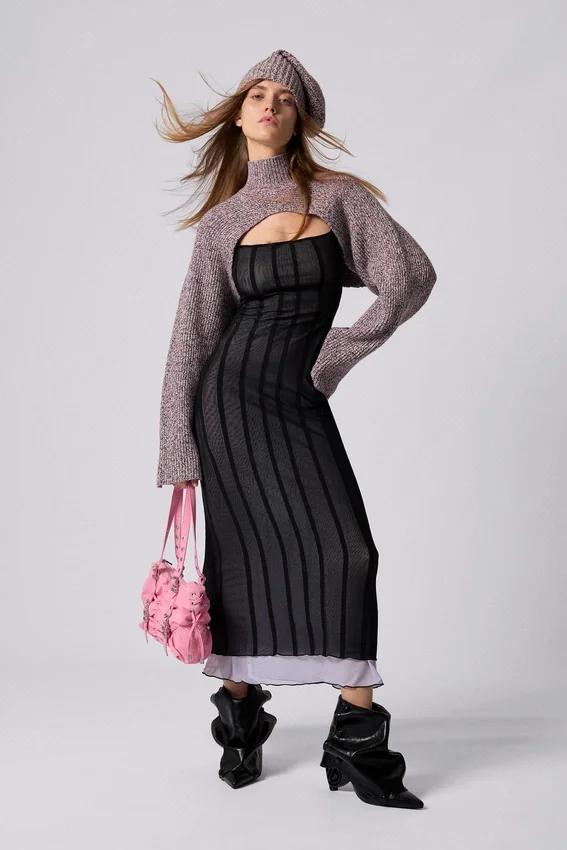 Set aus Pullover und Strickhut Set aus Pullover und Strickhut