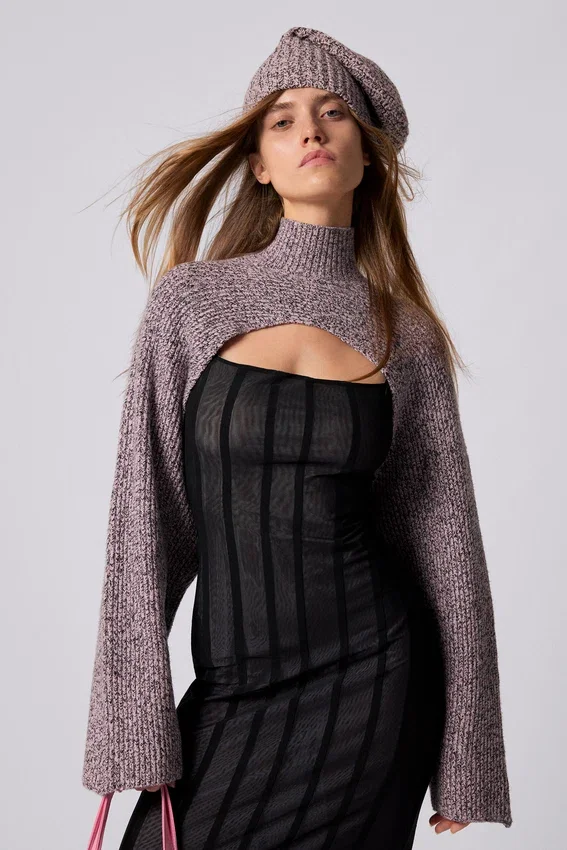 Set aus Pullover und Strickhut Set aus Pullover und Strickhut