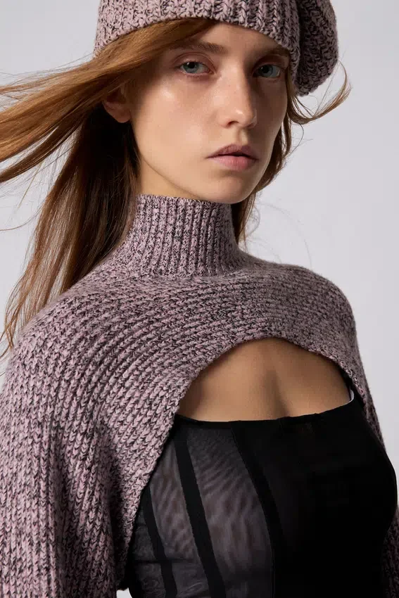 Set aus Pullover und Strickhut Set aus Pullover und Strickhut