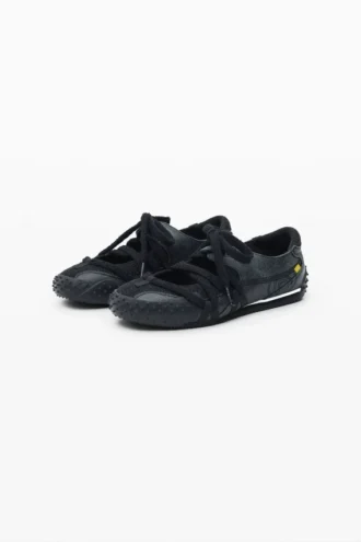 Sneaker aus Leder mit Schnürung Sneaker aus Leder mit Schnürung