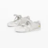 Sneaker aus naturbelassenem Stoff Sneaker aus naturbelassenem Stoff