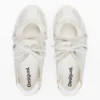Sneaker aus naturbelassenem Stoff Sneaker aus naturbelassenem Stoff