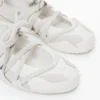 Sneaker aus naturbelassenem Stoff Sneaker aus naturbelassenem Stoff