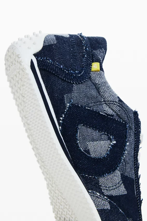 Sneaker mit Denim-Patchwork Sneaker mit Denim-Patchwork