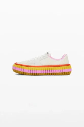 Sneaker mit mehrfarbiger Sohle