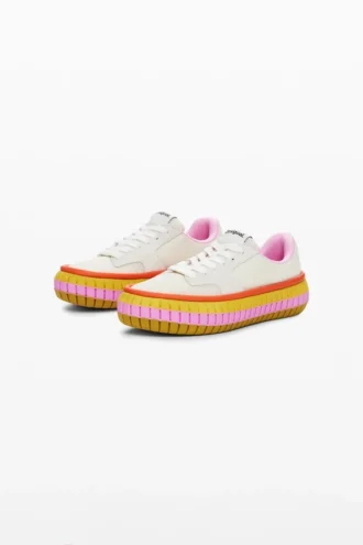 Sneaker mit mehrfarbiger Sohle