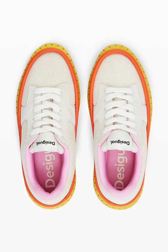 Sneaker mit mehrfarbiger Sohle Sneaker mit mehrfarbiger Sohle