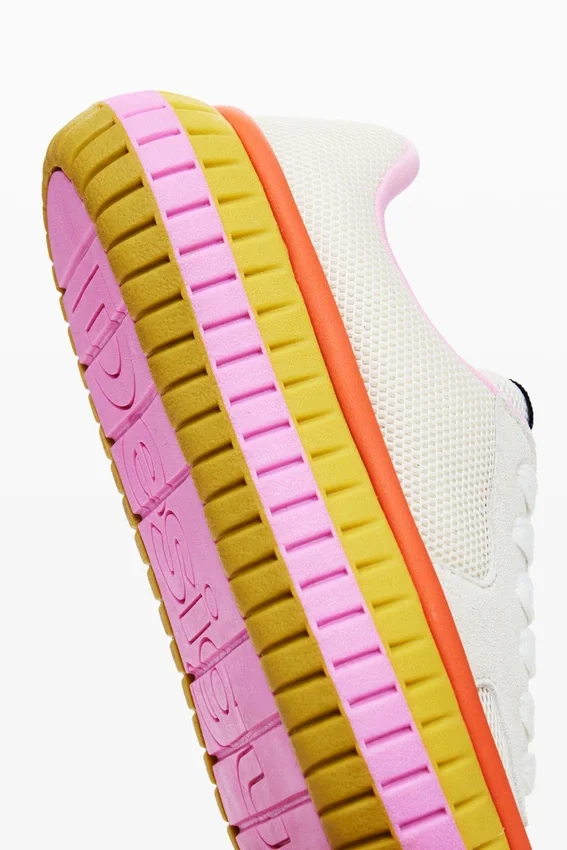 Sneaker mit mehrfarbiger Sohle Sneaker mit mehrfarbiger Sohle