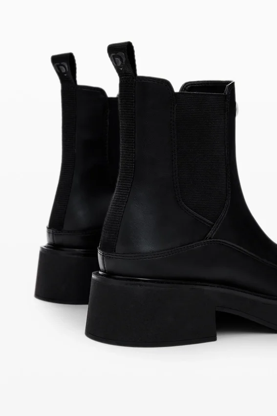 Stiefel aus Kunstleder Stiefel aus Kunstleder