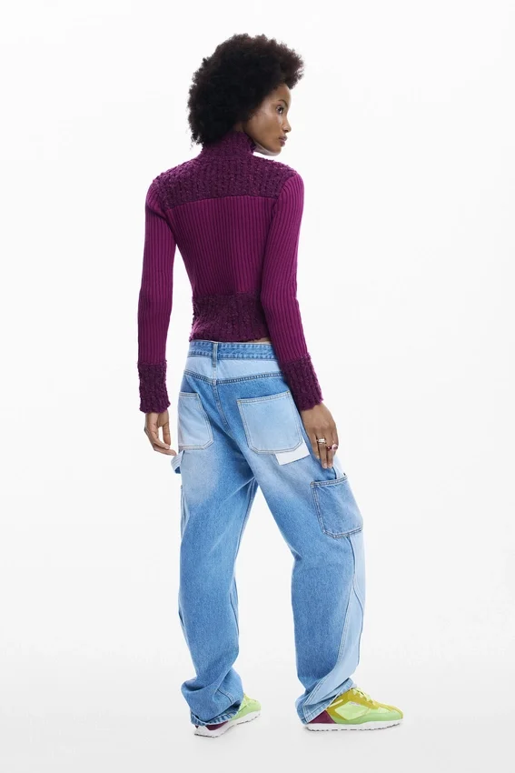 Strickjacke mit hohem Kragen Strickjacke mit hohem Kragen