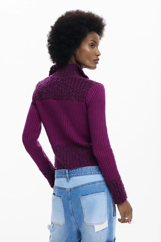 Strickjacke mit hohem Kragen Strickjacke mit hohem Kragen