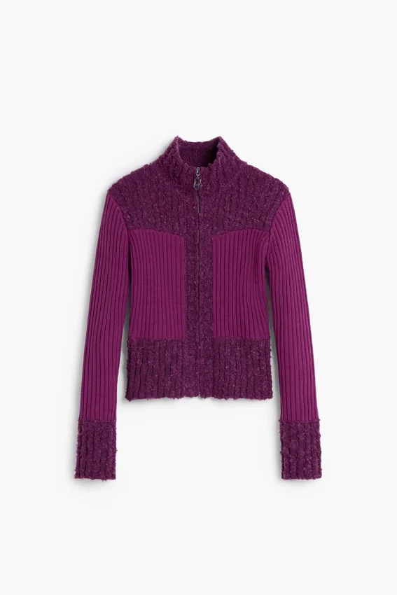 Strickjacke mit hohem Kragen Strickjacke mit hohem Kragen