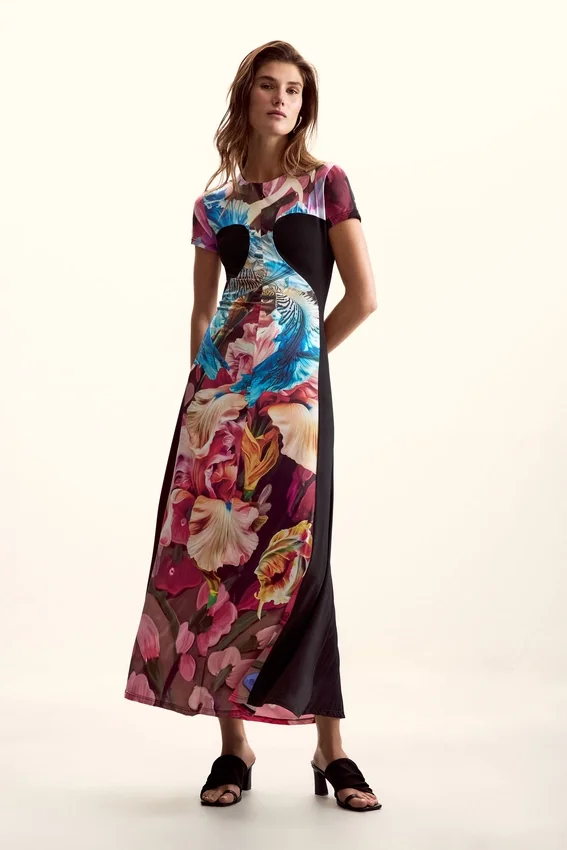 Strickkleid mit Blumenmuster von M. C. Lacroix Strickkleid mit Blumenmuster von M. C. Lacroix
