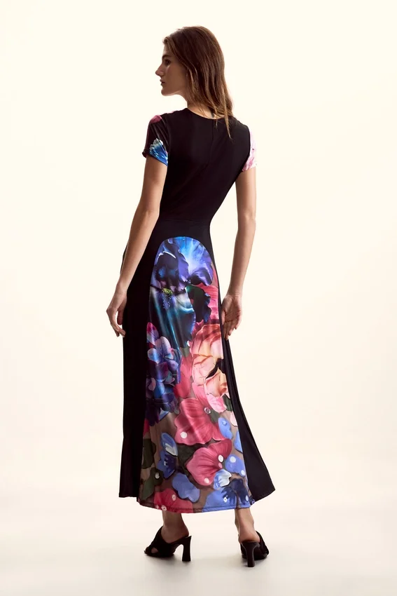 Strickkleid mit Blumenmuster von M. C. Lacroix Strickkleid mit Blumenmuster von M. C. Lacroix