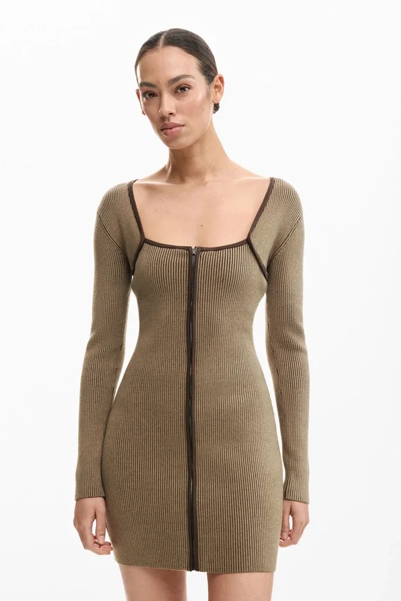 Strickkleid mit Reißverschluss Strickkleid mit Reißverschluss