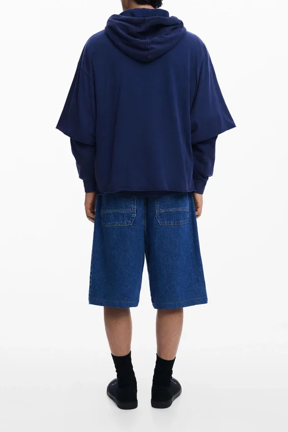 Sweatshirt mit doppelten Ärmeln Sweatshirt mit doppelten Ärmeln