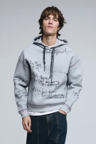 Sweatshirt mit Kapuze und Schriftzug