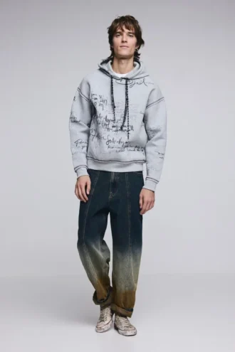 Sweatshirt mit Kapuze und Schriftzug