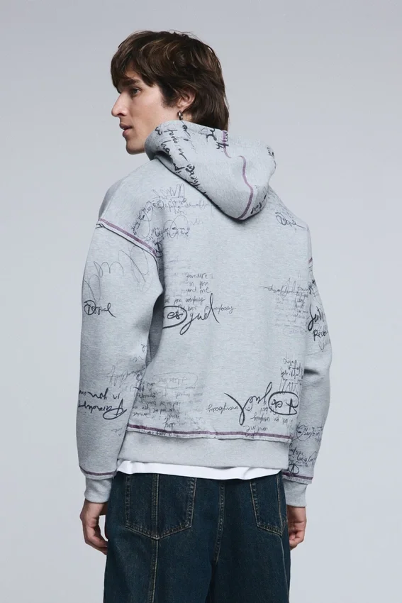 Sweatshirt mit Kapuze und Schriftzug Sweatshirt mit Kapuze und Schriftzug