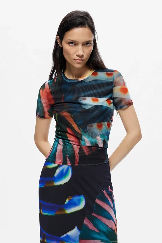T-Shirt, entworfen von Christian Lacroix T-Shirt, entworfen von Christian Lacroix