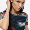 T-Shirt, entworfen von Christian Lacroix T-Shirt, entworfen von Christian Lacroix
