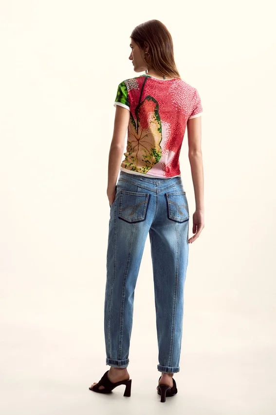 T-Shirt, entworfen von Christian Lacroix T-Shirt, entworfen von Christian Lacroix
