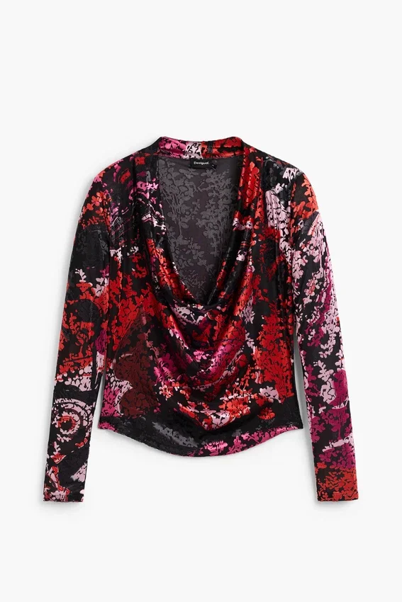 T-Shirt, entworfen von Christian Lacroix T-Shirt, entworfen von Christian Lacroix