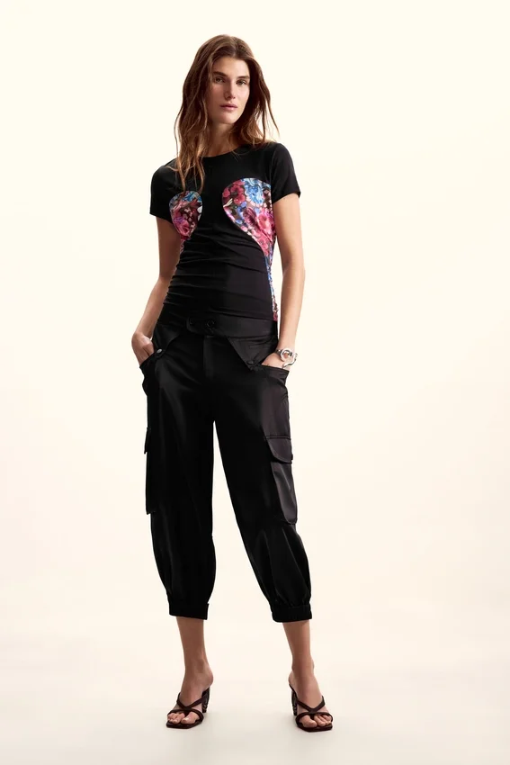 T-Shirt entworfen von M. Christian Lacroix T-Shirt entworfen von M. Christian Lacroix